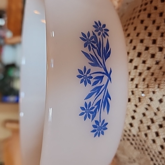 Anchor Hocking 1QT Fire King Casserole Dish - Picture 3 of 4